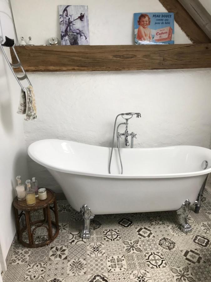 Le Jardin Des Fees Bed & Breakfast Savigny-le-Vieux Exterior photo