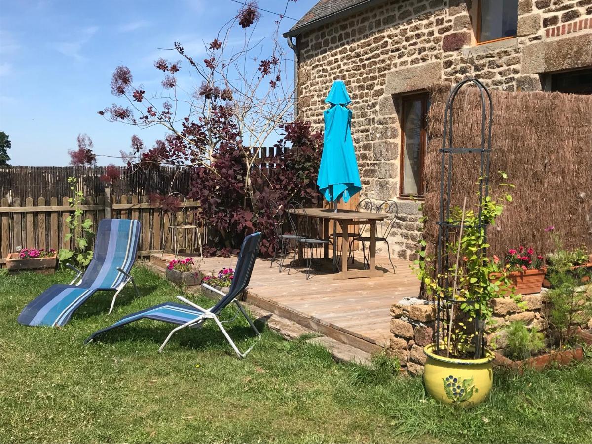Le Jardin Des Fees Bed & Breakfast Savigny-le-Vieux Exterior photo